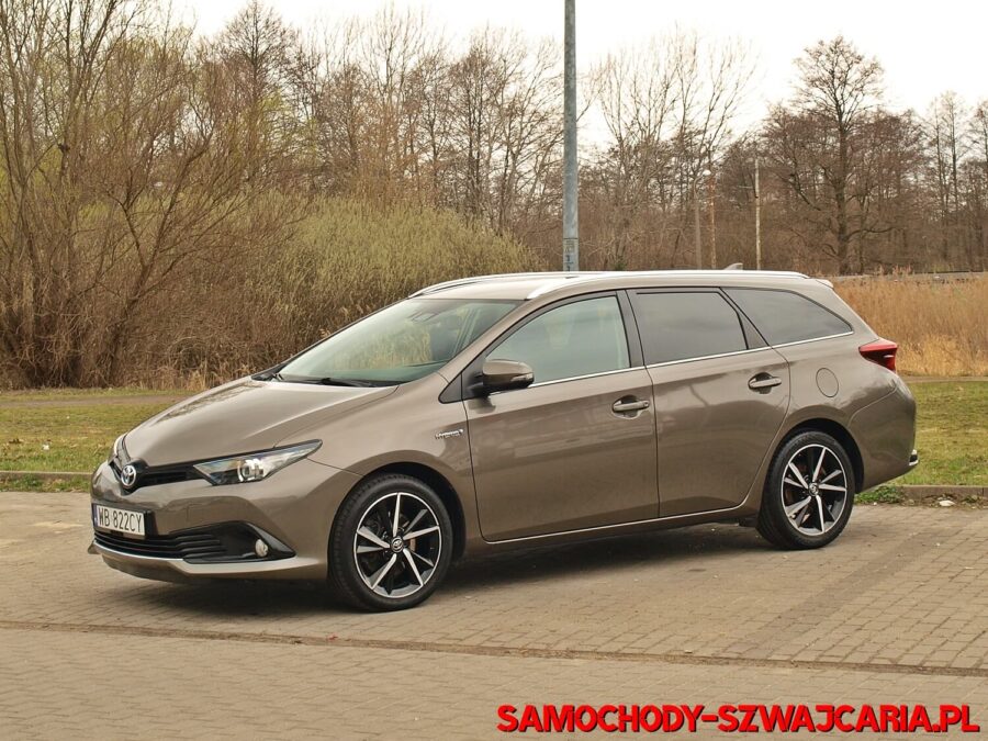 Toyota Auris 1.8 HSD Black Edition