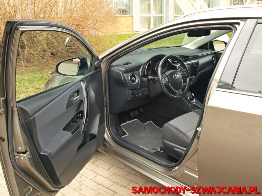 Toyota Auris 1.8 HSD Black Edition