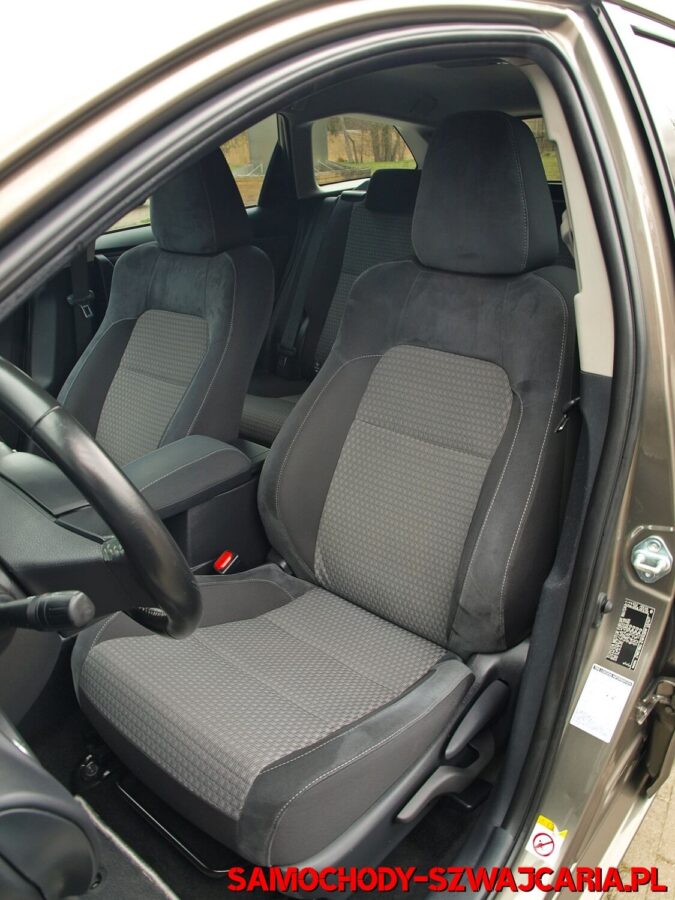Toyota Auris 1.8 HSD Black Edition